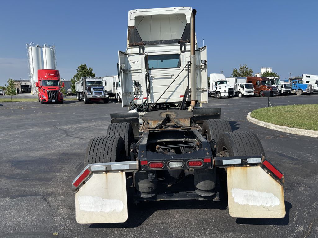 Slide images of 2020 VOLVO VNR