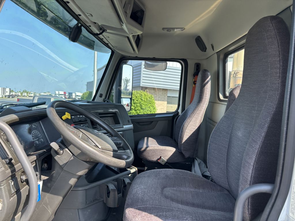 Slide images of 2020 VOLVO VNR