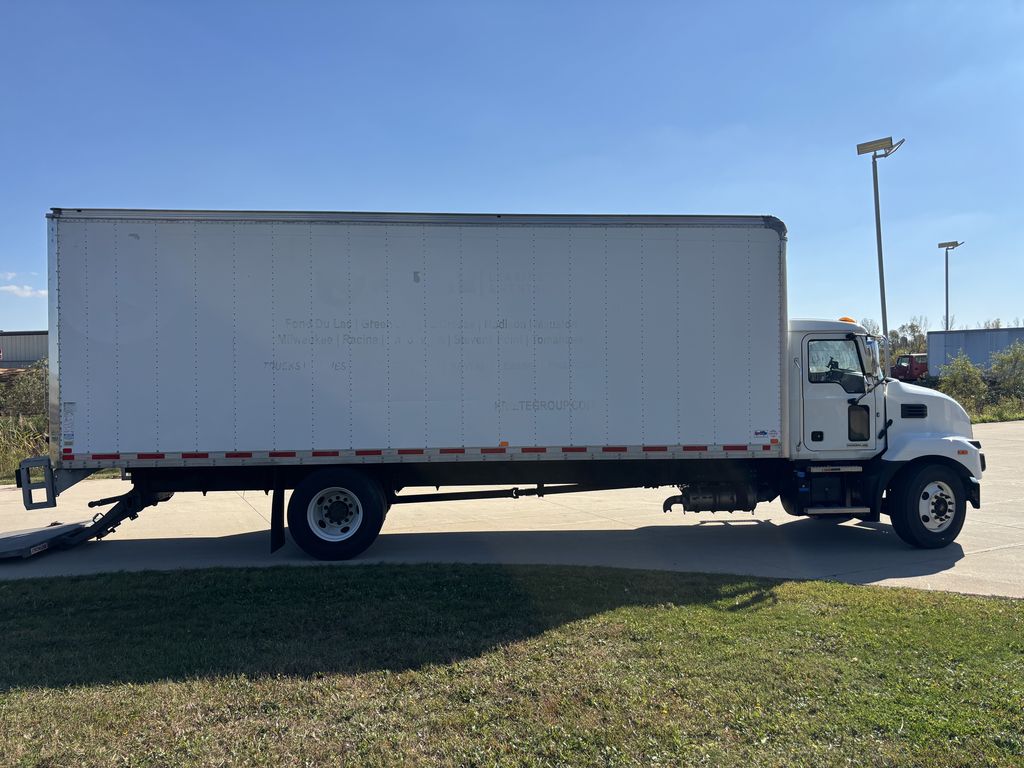 Slide images of 2021 MACK MD642