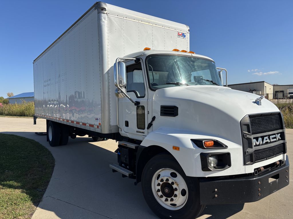 Slide images of 2021 MACK MD642