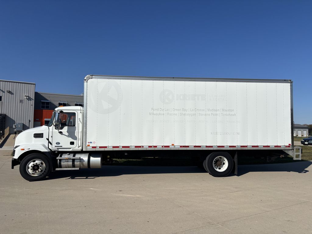Slide images of 2021 MACK MD642