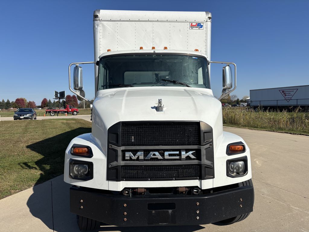 Slide images of 2021 MACK MD642