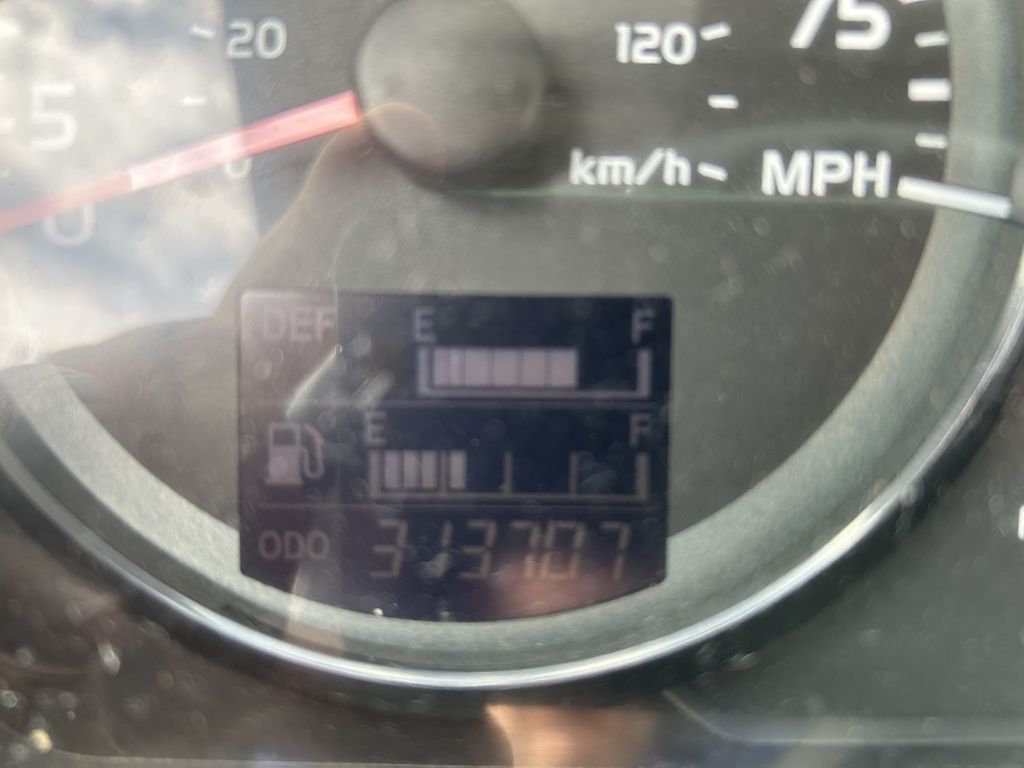 Slide images of 2020 HINO 338