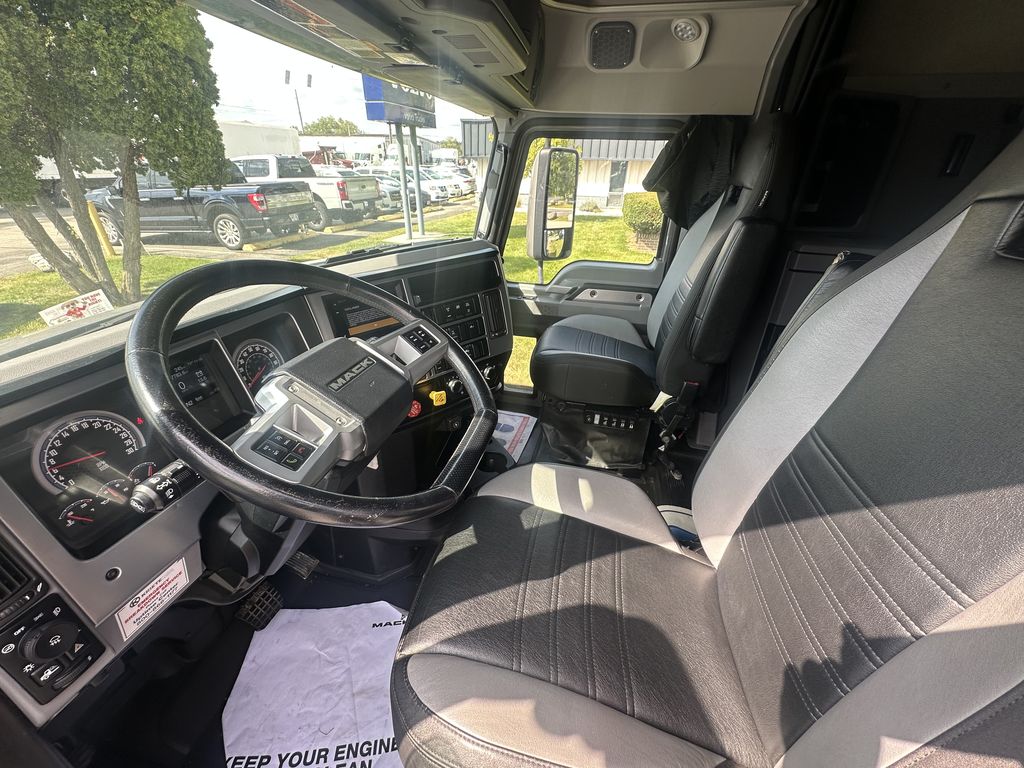Slide images of 2021 MACK AN64T