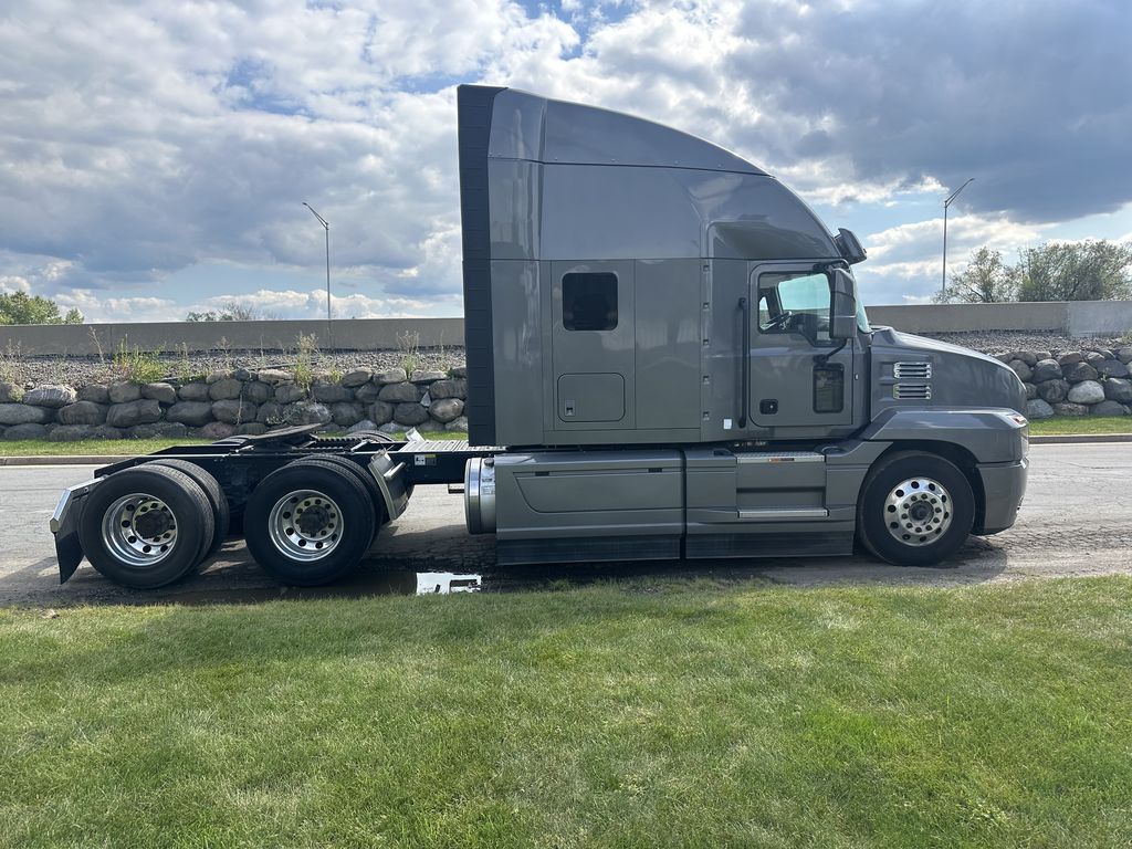 Slide images of 2021 MACK AN64T