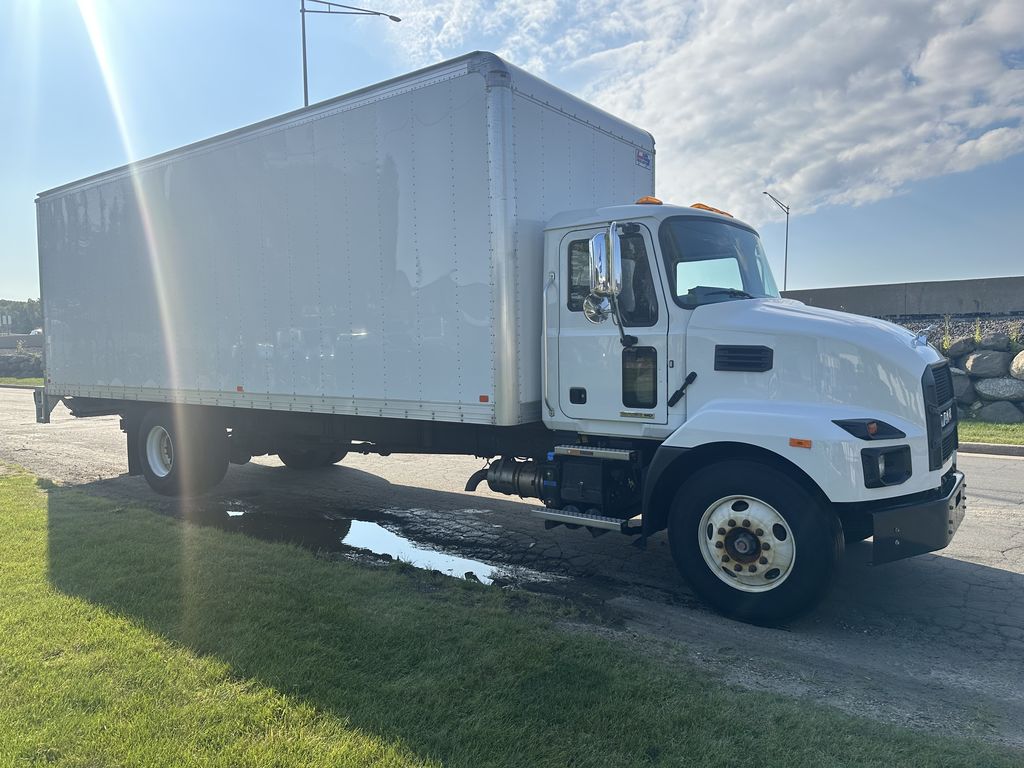 Slide images of 2021 MACK MD642