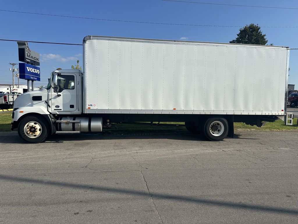 Slide images of 2021 MACK MD642