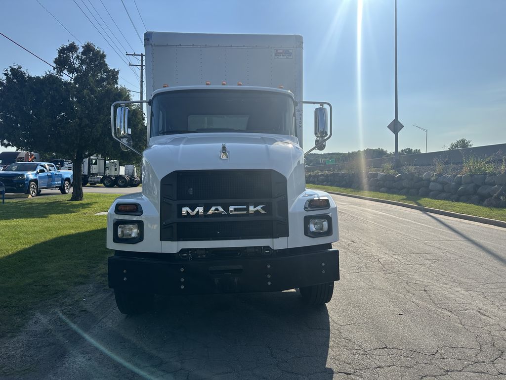 Slide images of 2021 MACK MD642