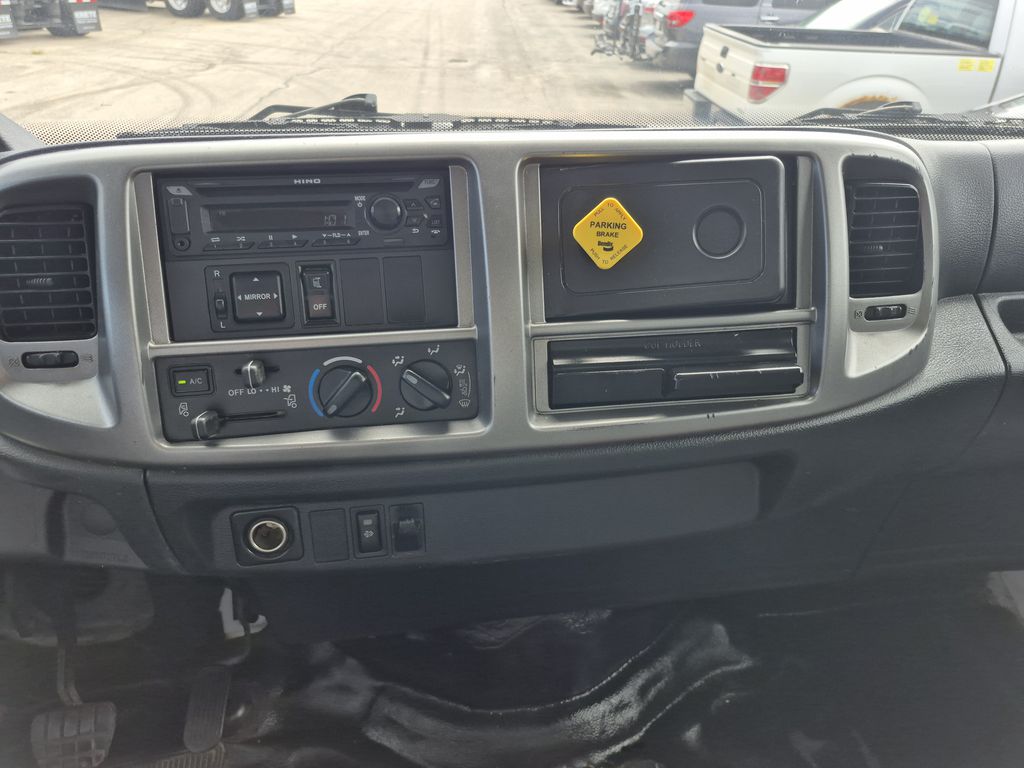 Slide images of 2020 HINO 268A