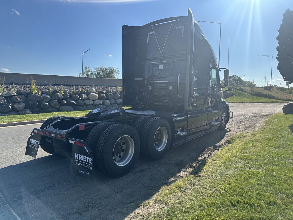 Slide images of 2021 VOLVO VNL64T760