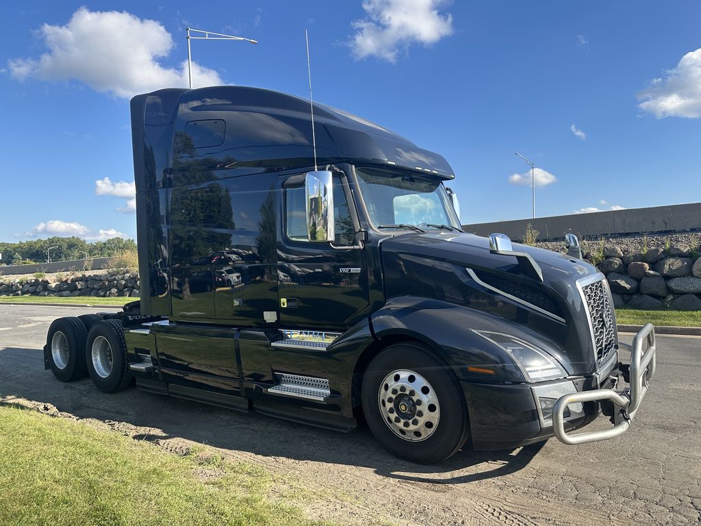 Slide images of 2021 VOLVO VNL64T760