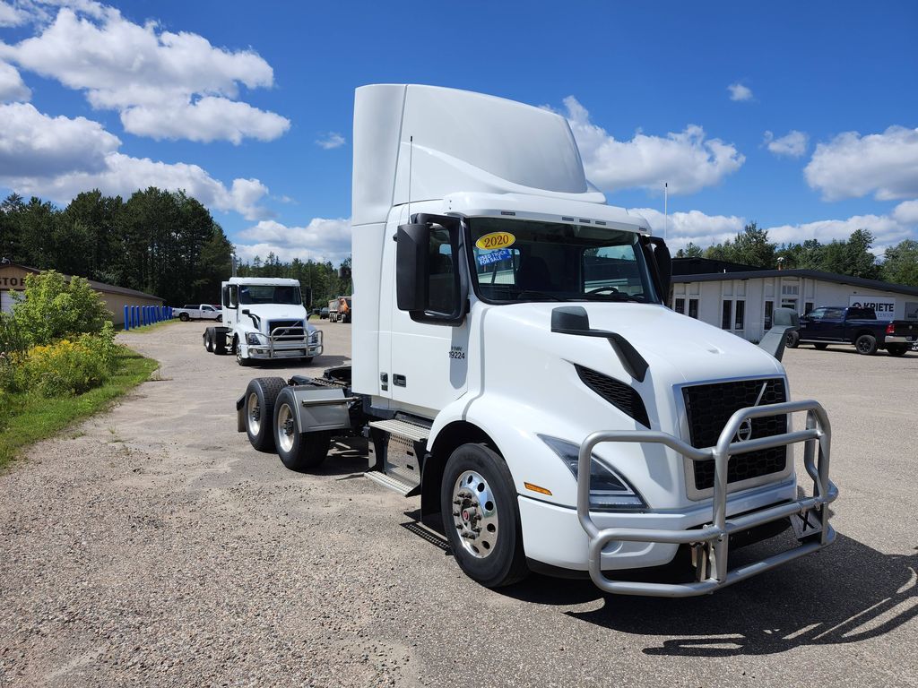 Slide images of 2020 VOLVO VNR