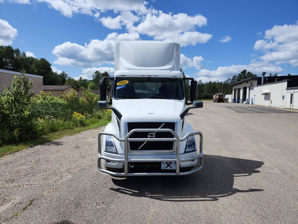 Slide images of 2020 VOLVO VNR