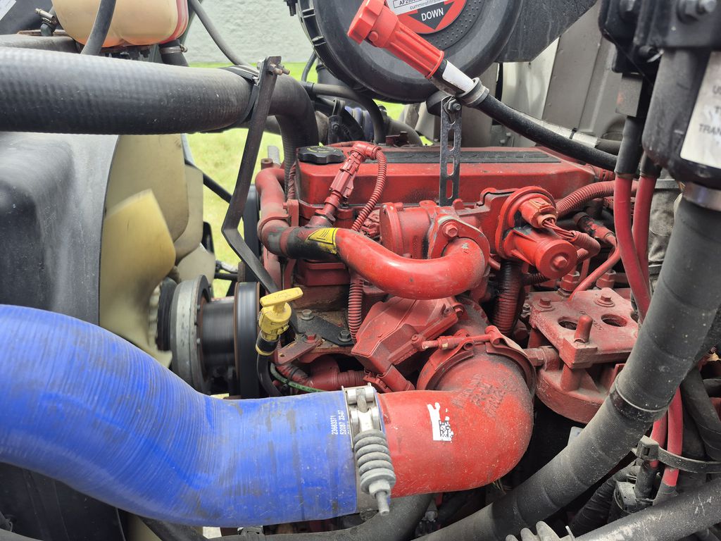 Slide images of 2021 MACK MD642
