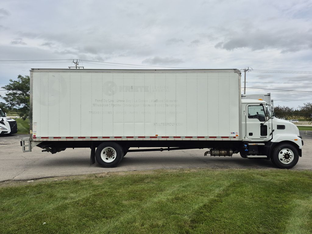 Slide images of 2021 MACK MD642