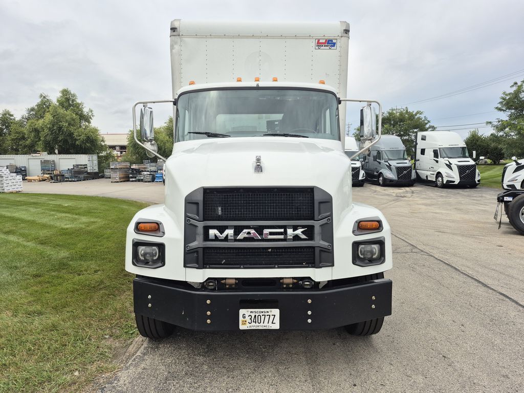 Slide images of 2021 MACK MD642