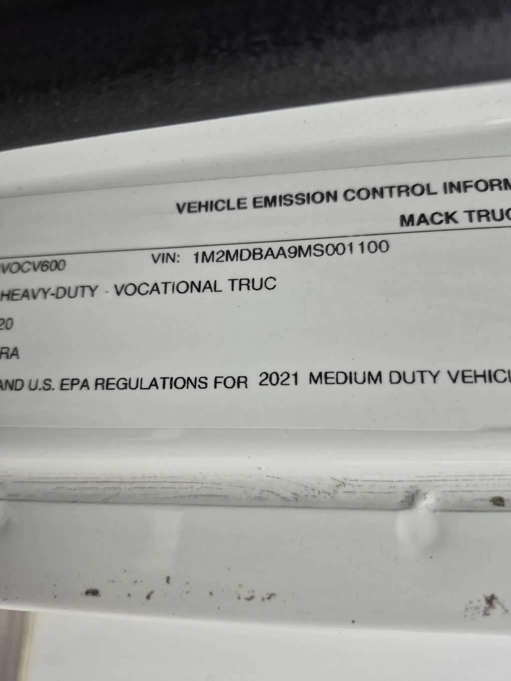 Slide images of 2021 MACK MD642