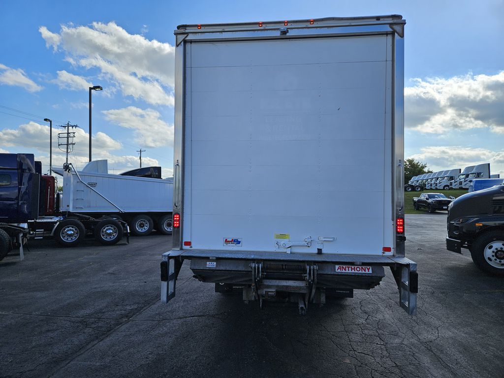 Slide images of 2022 MACK MD642