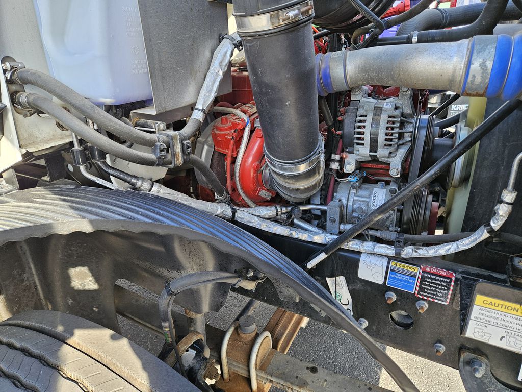 Slide images of 2022 MACK MD642