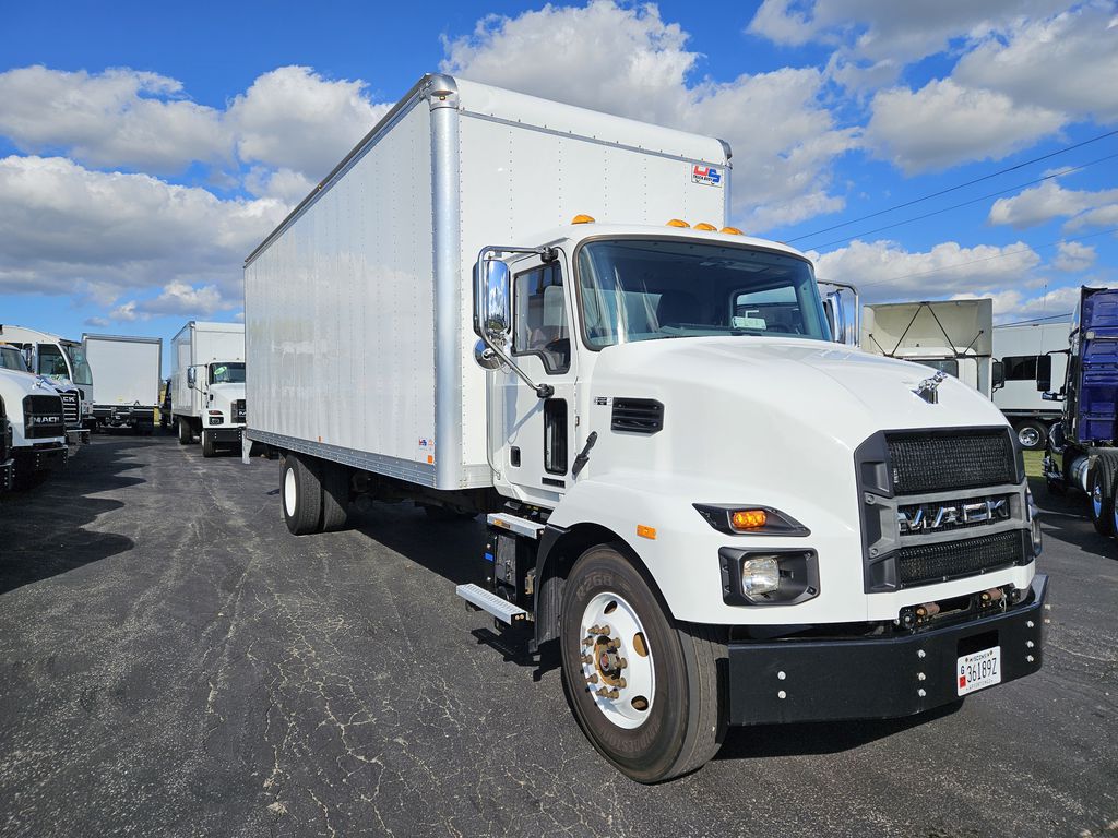 Slide images of 2022 MACK MD642