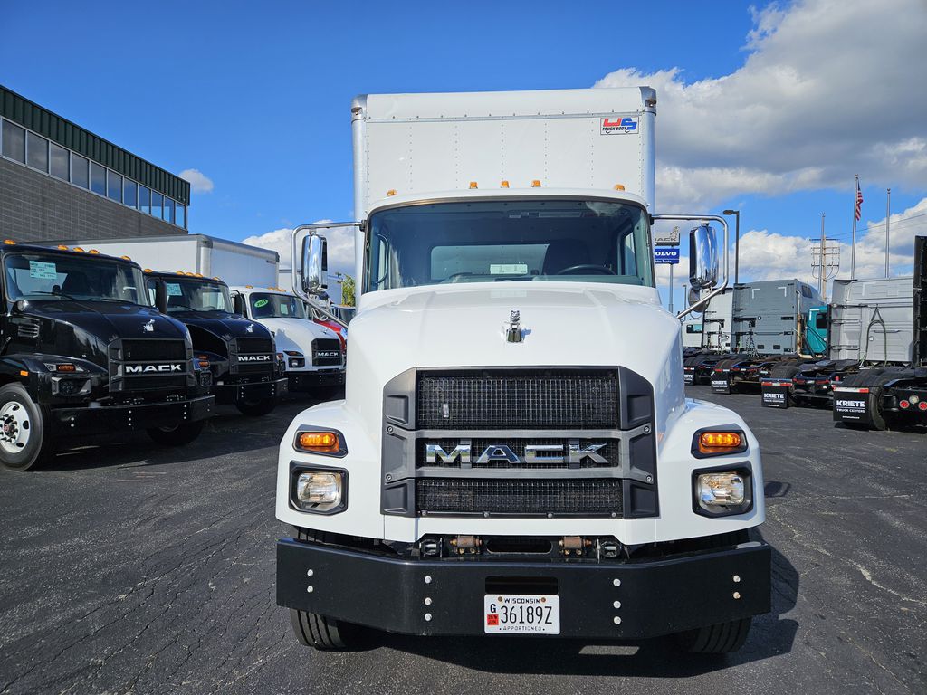 Slide images of 2022 MACK MD642