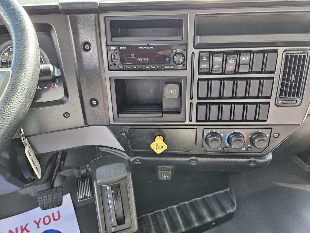 Slide images of 2022 MACK MD642