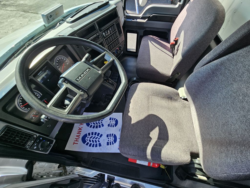 Slide images of 2022 MACK MD642