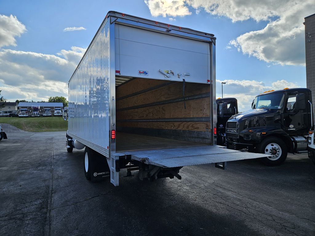Slide images of 2022 MACK MD642