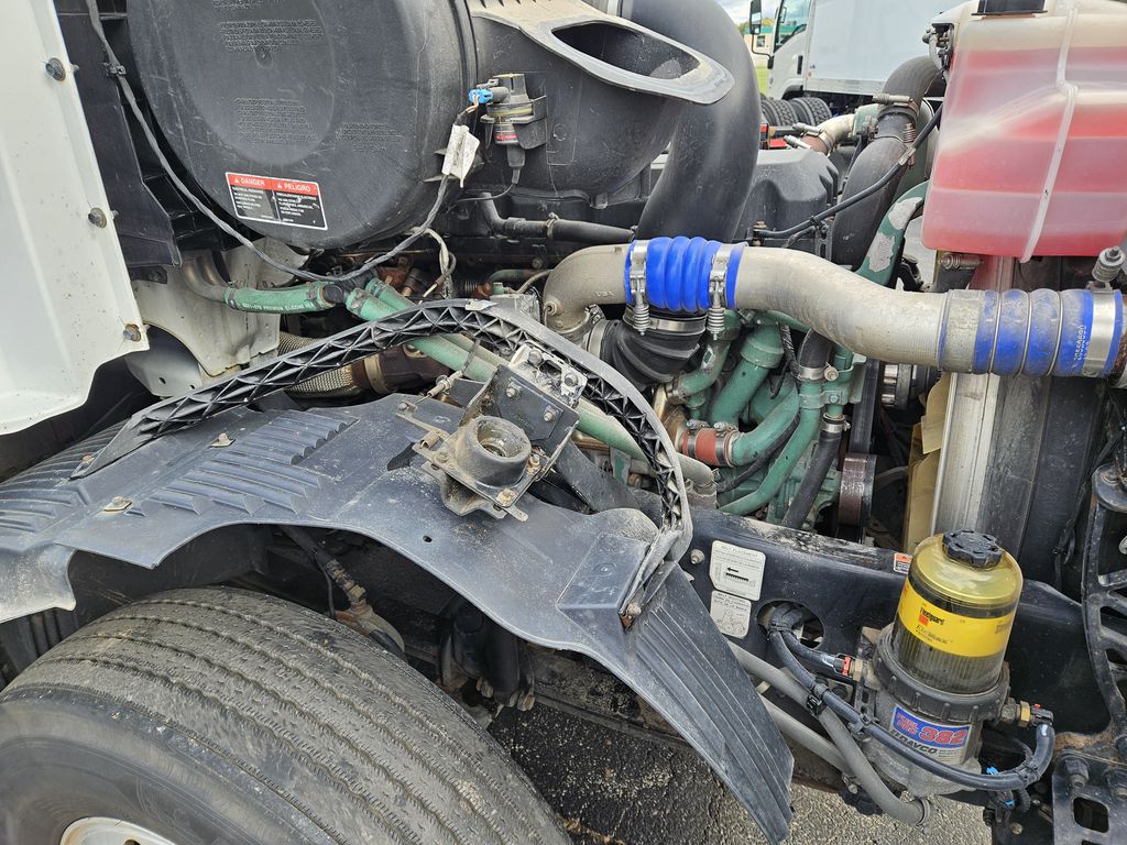 Slide images of 2017 VOLVO VN