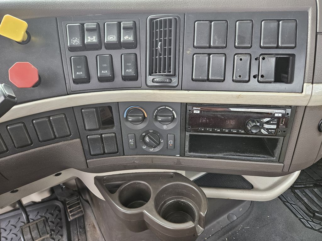 Slide images of 2017 VOLVO VN