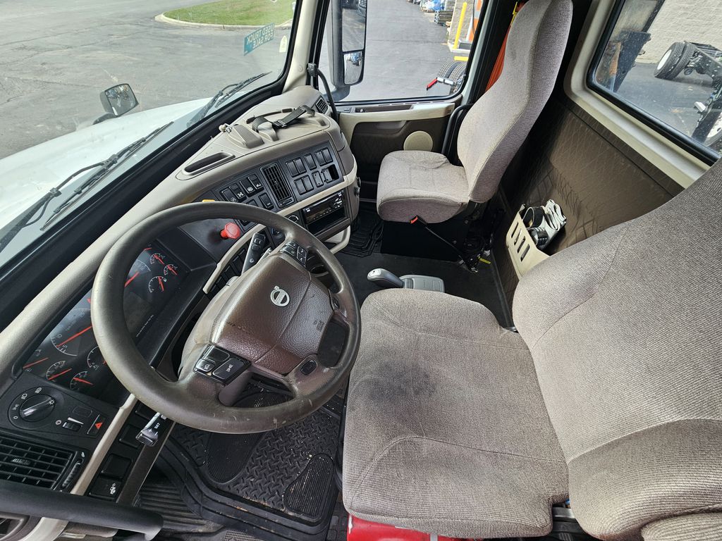 Slide images of 2017 VOLVO VN