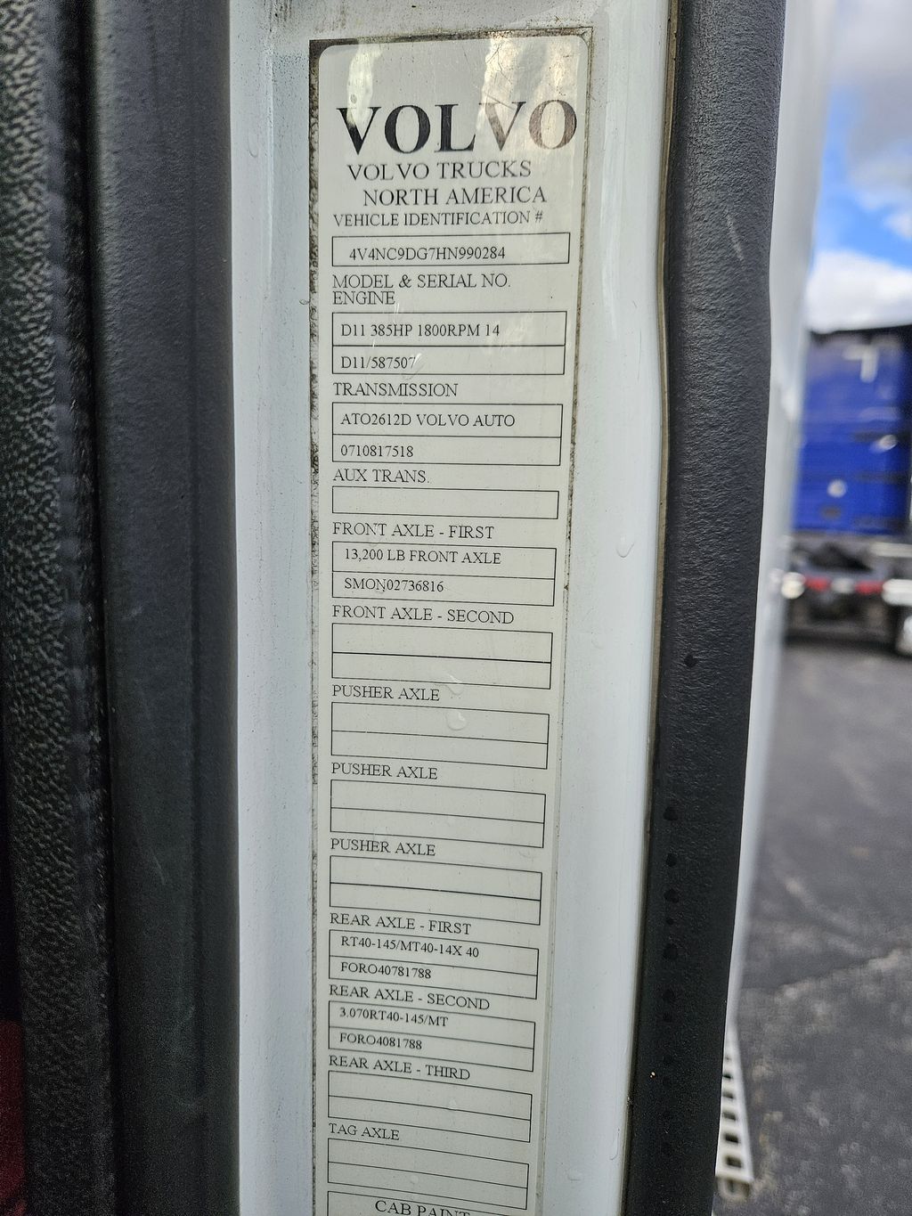 Slide images of 2017 VOLVO VN