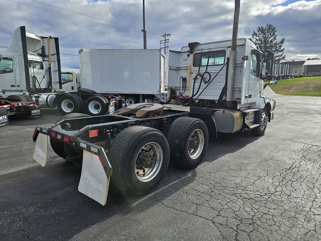 Slide images of 2017 VOLVO VN