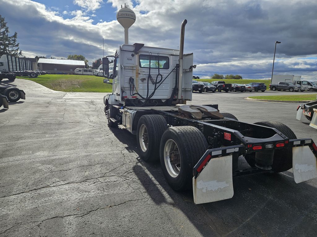 Slide images of 2017 VOLVO VN