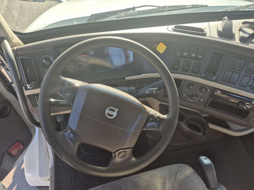 Slide images of 2017 VOLVO VN