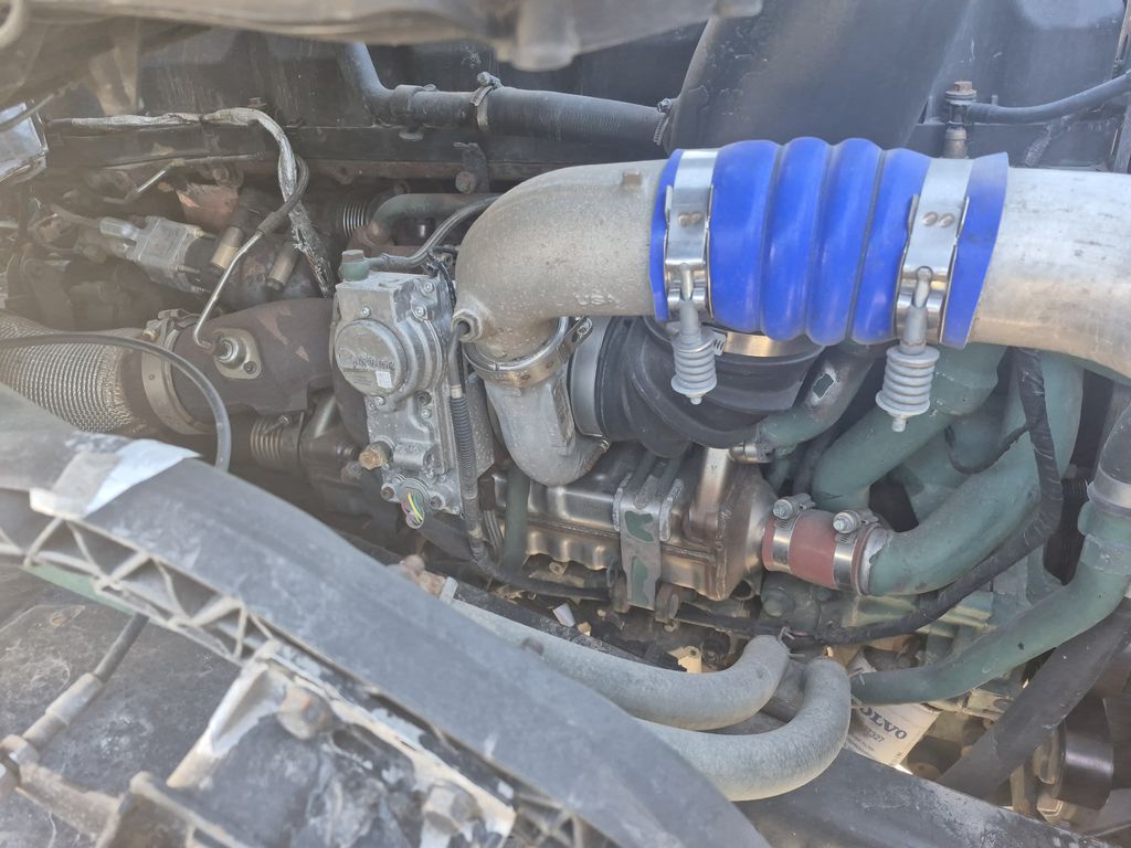 Slide images of 2017 VOLVO VN