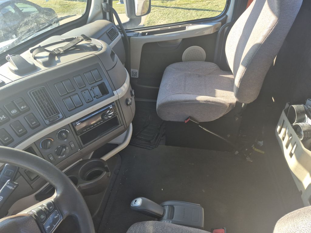 Slide images of 2017 VOLVO VN