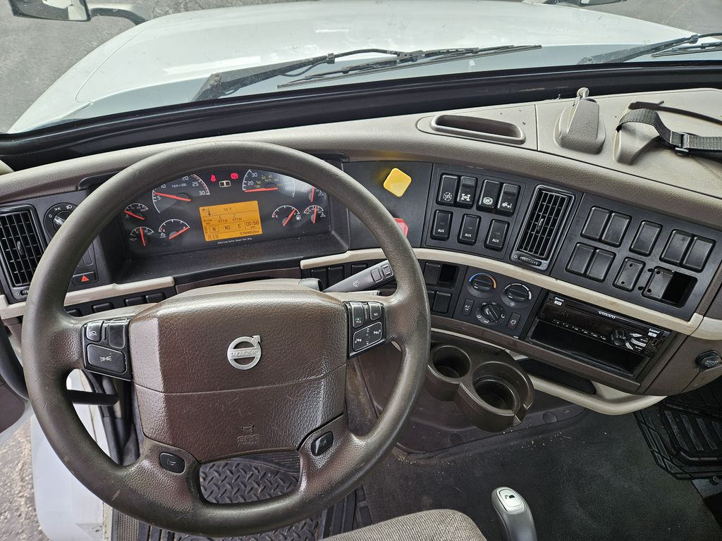 Slide images of 2017 VOLVO VN