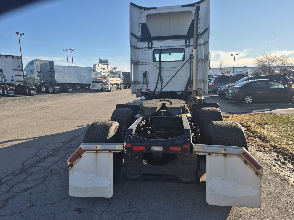 Slide images of 2019 VOLVO VNR