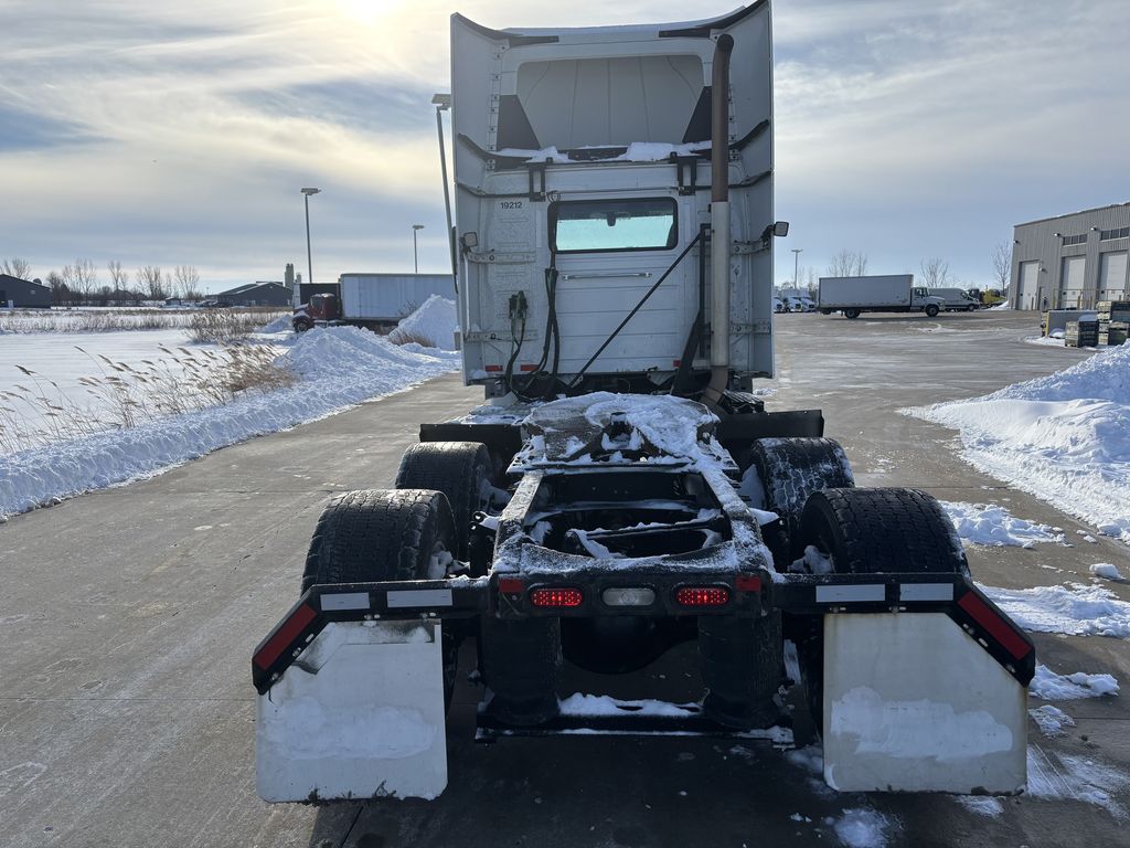 Slide images of 2019 VOLVO VNR