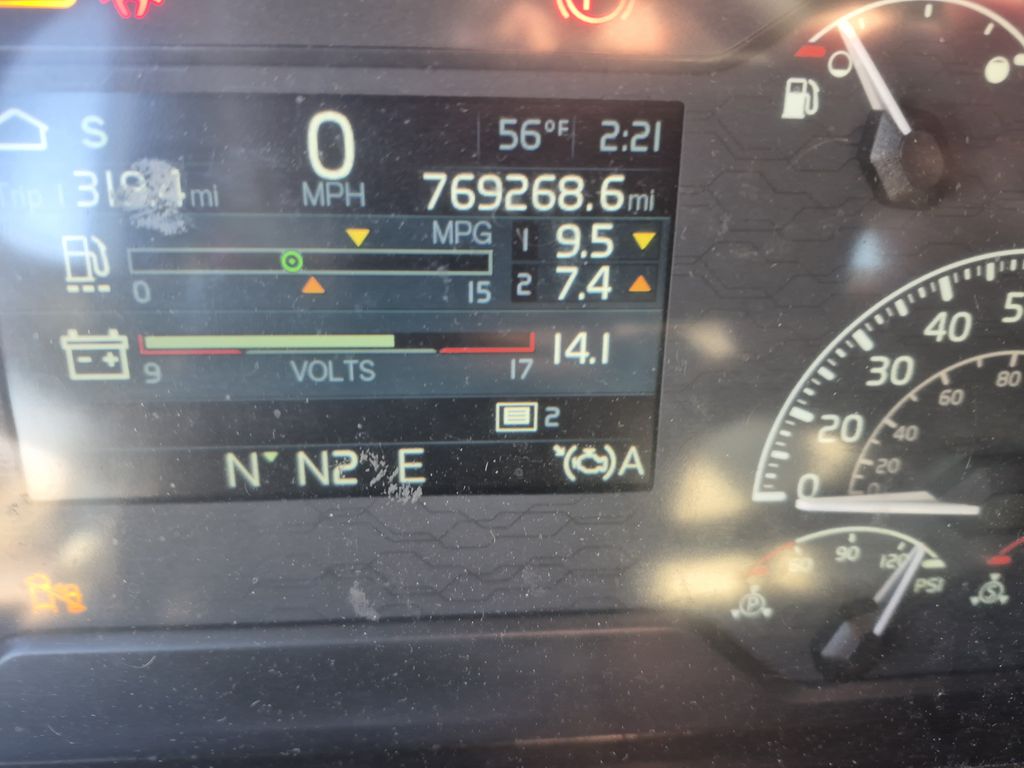 Slide images of 2019 VOLVO VNR