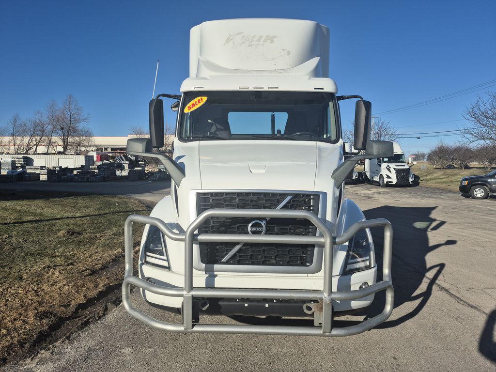 Slide images of 2019 VOLVO VNR