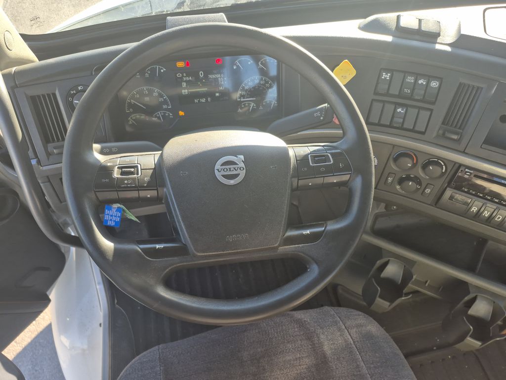 Slide images of 2019 VOLVO VNR