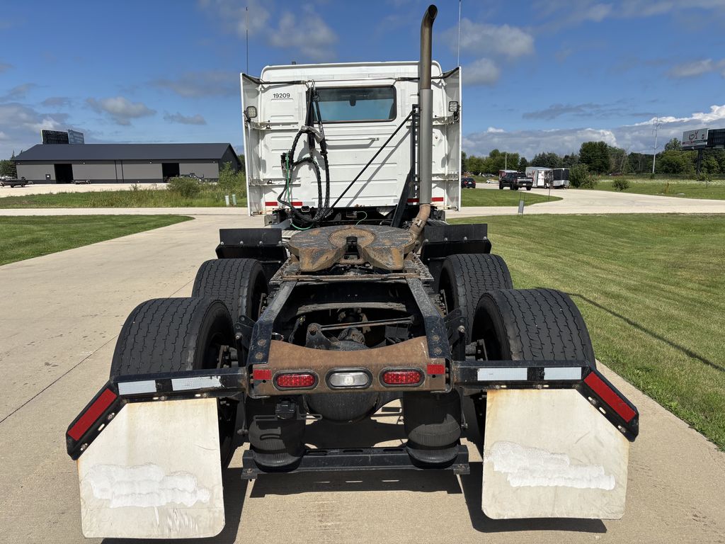 Slide images of 2019 VOLVO VNR