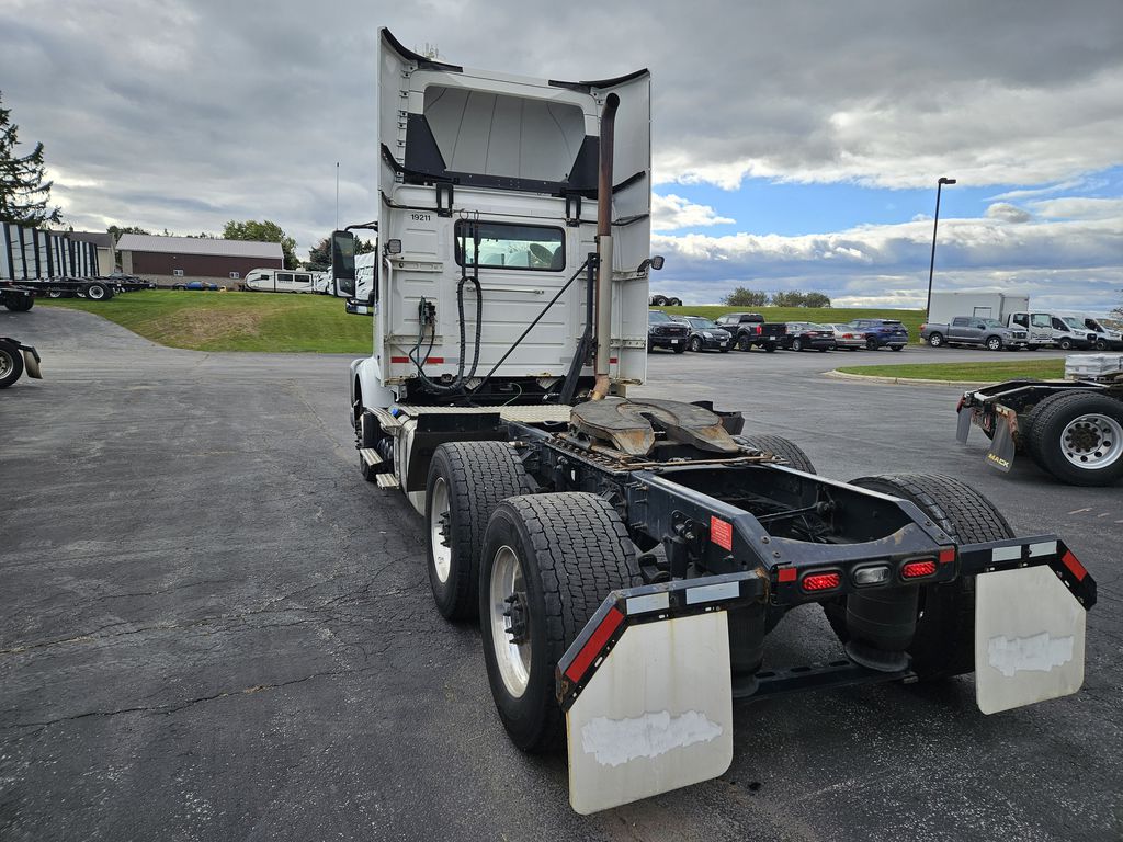 Slide images of 2019 VOLVO VNR