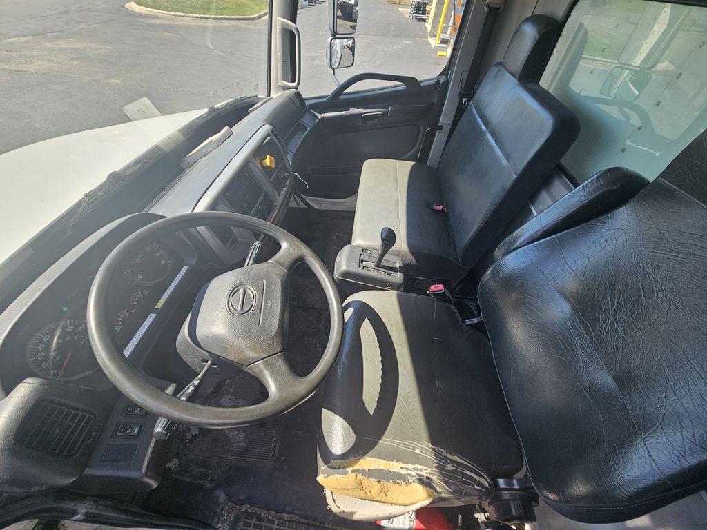 Slide images of 2019 HINO 338 
