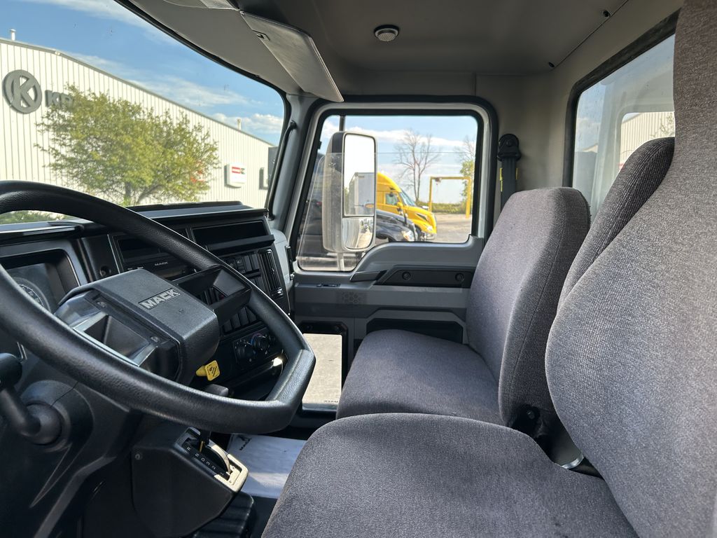 Slide images of 2022 MACK MD642