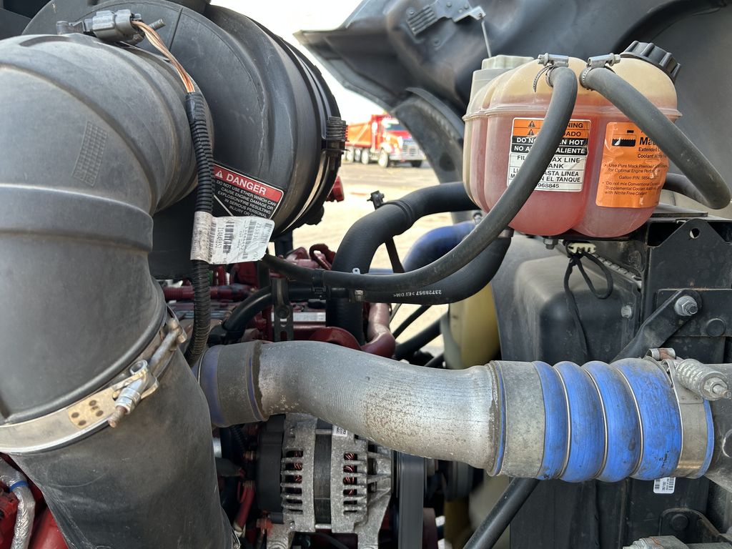 Slide images of 2022 MACK MD642