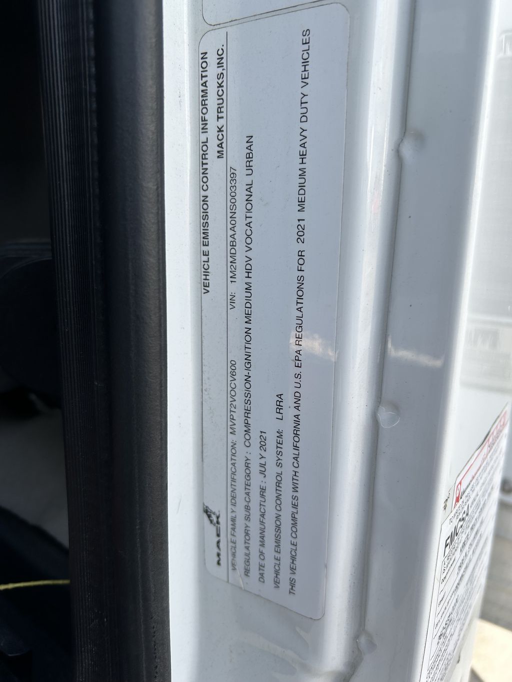 Slide images of 2022 MACK MD642