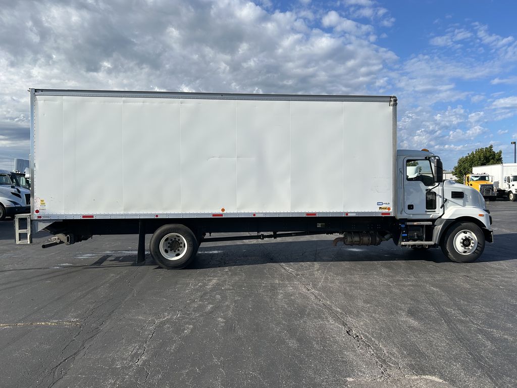 Slide images of 2022 MACK MD642